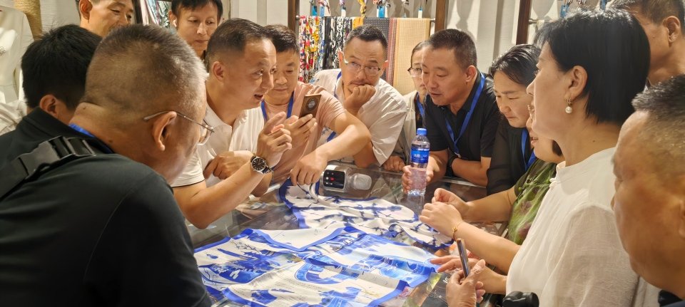 拓宽高素质农民产业视野